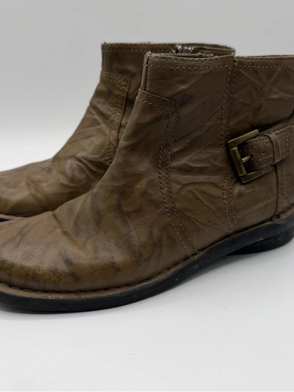 Clarks Bendables Olive Leather Ankle Boots Buckle Zip Womens 5M 68741